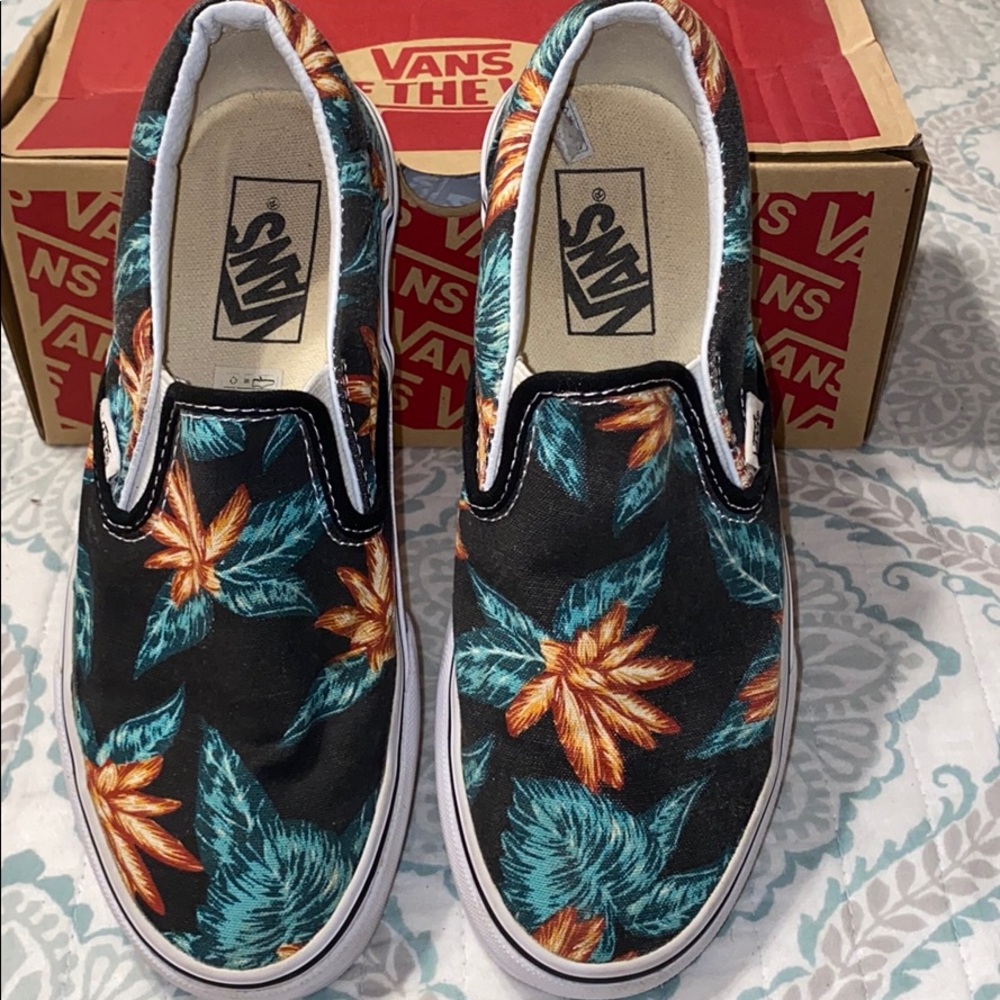 Sneakers - Picture 2 of 3